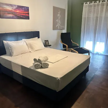 One Salonica Deluxe 1 *